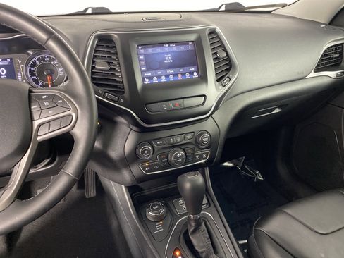 Used 2020 Jeep Cherokee Latitude Plus w/ Comfort/Convenience Group AWD/4WD image 41