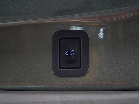 Used 2017 Toyota Highlander Plus image 18