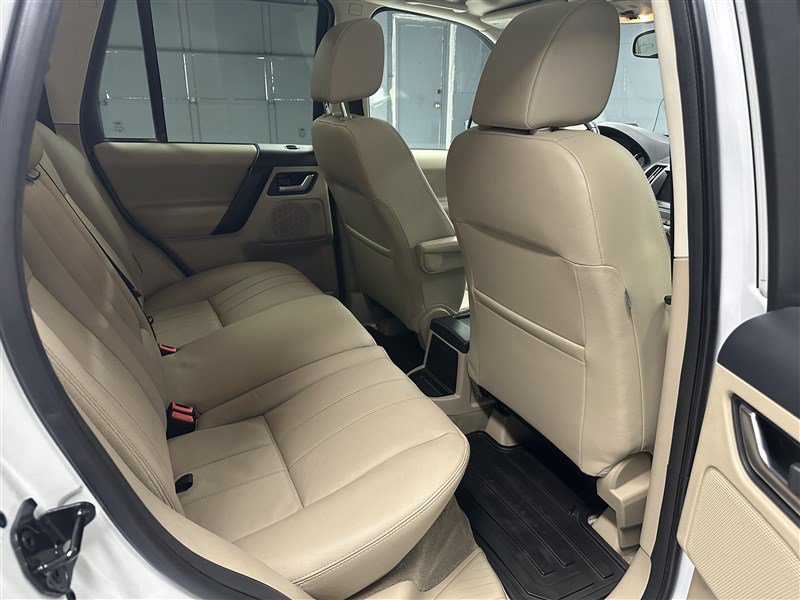 Used 2013 Land Rover LR2 HSE AWD/4WD image 12