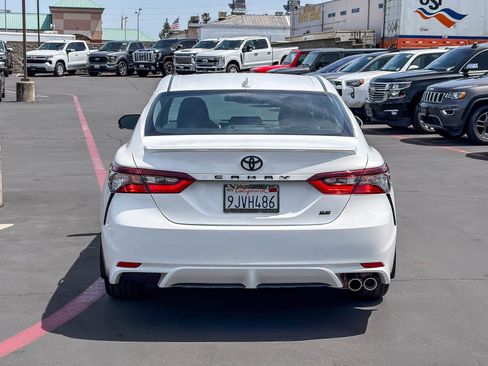 Used 2024 Toyota Camry SE FWD image 3