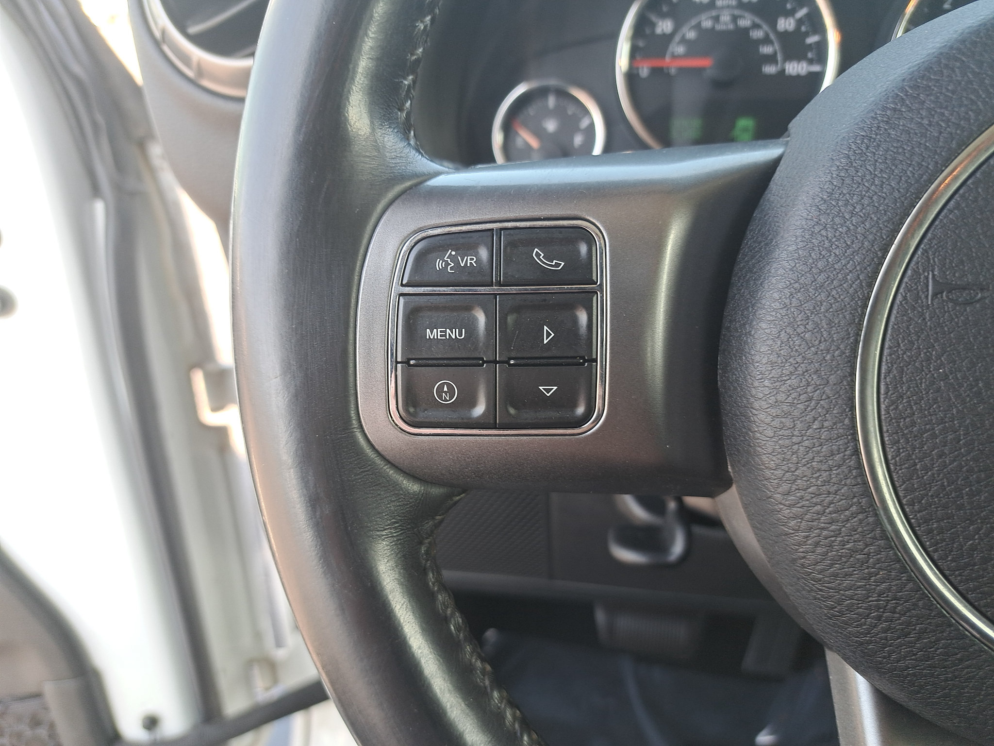 Used 2018 Jeep Wrangler Unlimited Sahara w/ Dual Top Group AWD/4WD image 17
