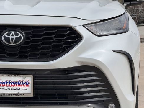 Used 2023 Toyota Highlander XSE image 8