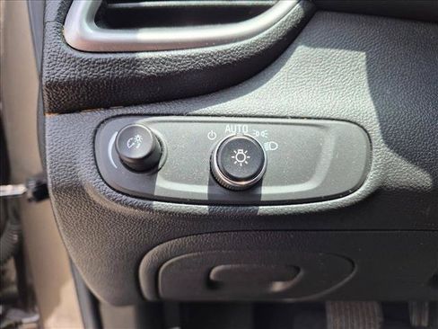 Used 2021 Chevrolet Trax LS FWD image 13