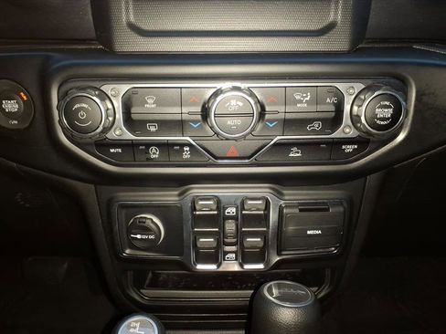 Used 2022 Jeep Gladiator Sport image 18