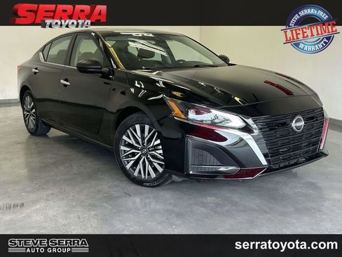 Used 2024 Nissan Altima 2.5 SV FWD image 1