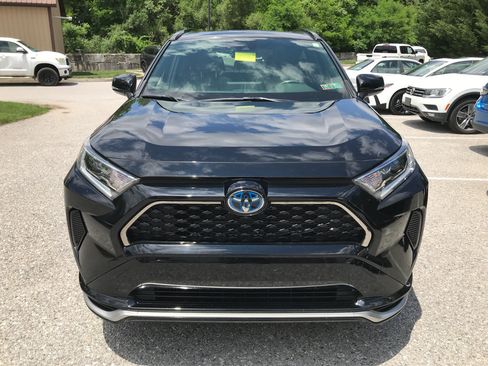 Used 2021 Toyota RAV4 SE w/ Weather & Moonroof Package AWD/4WD image 3