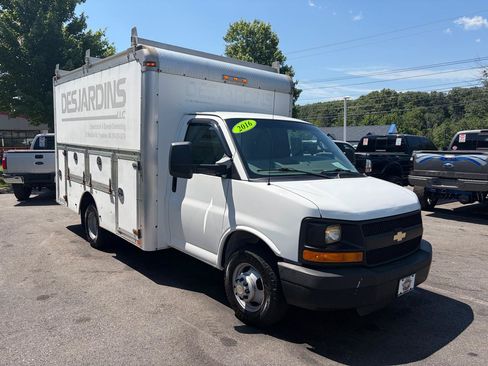 Used 2016 Chevrolet Express 3500 RWD image 4