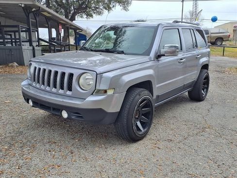 Used 2017 Jeep Patriot Latitude AWD/4WD image 3