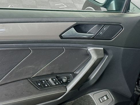 Used 2023 Volkswagen Tiguan SE image 15