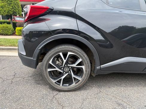 Used 2022 Toyota C-HR XLE FWD image 4