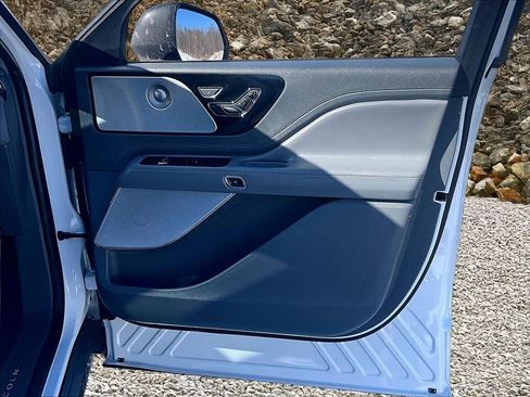 Used 2020 Lincoln Aviator Reserve w/ Equipment Group 202A image 21