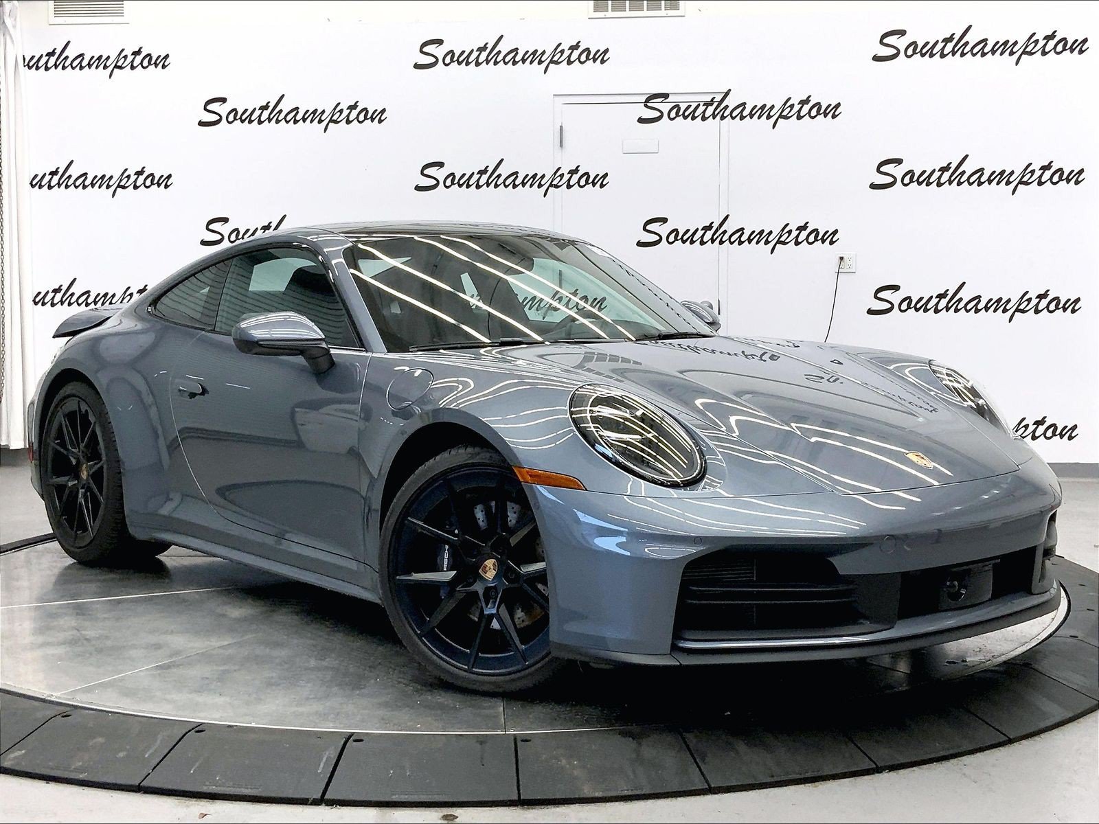 Used 2026 Porsche 911 Carrera RWD image 9