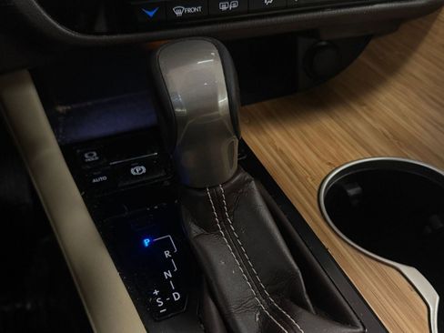 Used 2018 Lexus RX 450hL Premium image 16