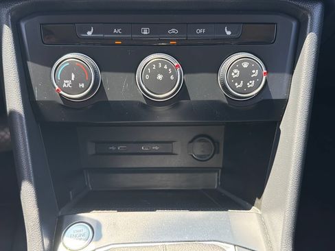 Certified 2022 Volkswagen Taos SE AWD/4WD image 17