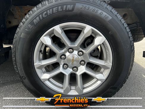 Used 2022 Chevrolet Silverado 1500 LT AWD/4WD image 5