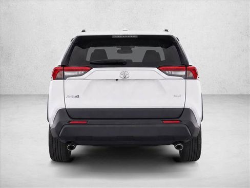 Used 2020 Toyota RAV4 XLE Premium FWD image 6