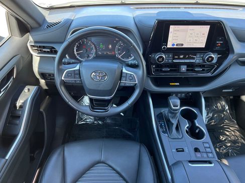 Used 2024 Toyota Highlander XSE image 22