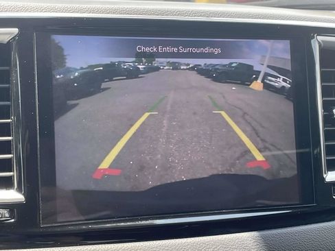 Certified 2023 Chrysler Pacifica Touring-L FWD image 35