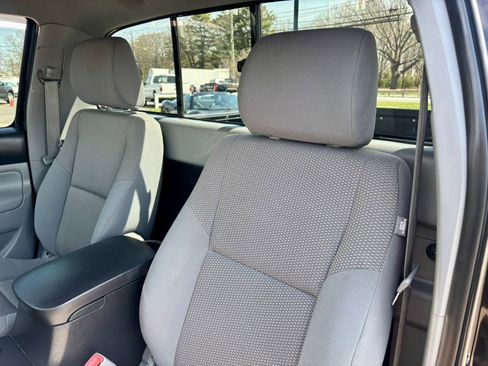Used 2012 Toyota Tacoma 4x4 Regular Cab image 14