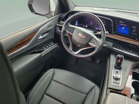 Used 2024 Cadillac Escalade Luxury w/ LPO, Floor Liner Package AWD/4WD image 15