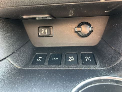 Used 2016 Toyota Highlander LE AWD/4WD image 28