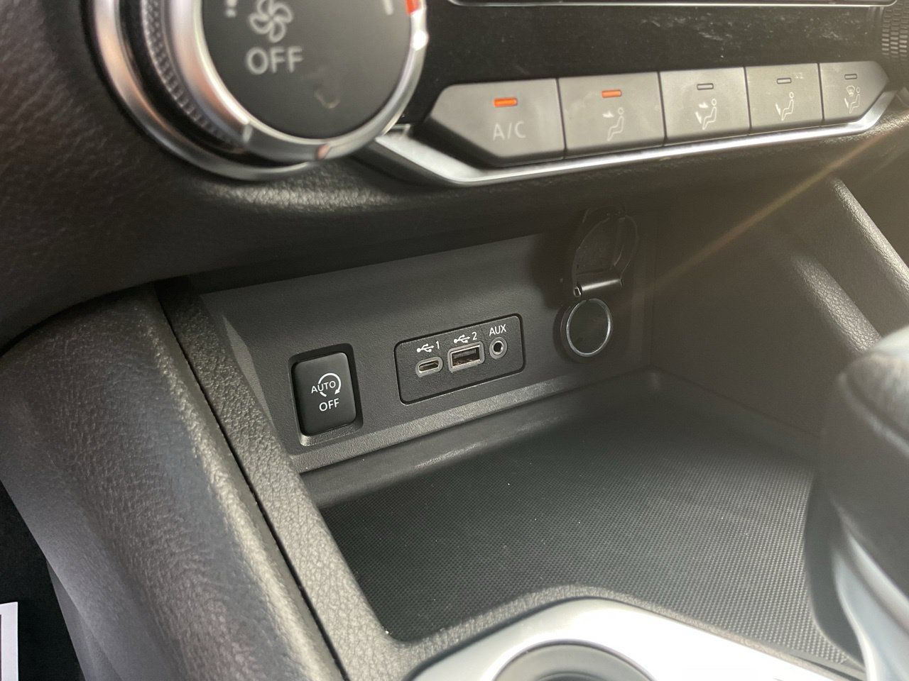 Used 2025 Nissan Sentra SV FWD image 22