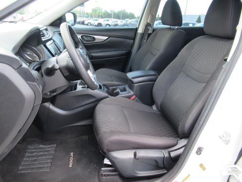 Used 2020 Nissan Rogue S FWD image 18
