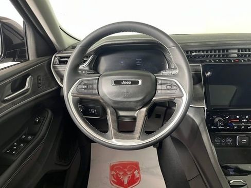 Used 2023 Jeep Grand Cherokee Limited w/ Luxury Tech Group II image 20