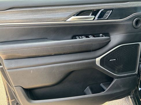 Used 2024 Jeep Wagoneer Series III image 11