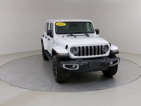 Used 2025 Jeep Wrangler Unlimited Sahara AWD/4WD image 9
