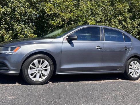 Used 2015 Volkswagen Jetta SE image 3