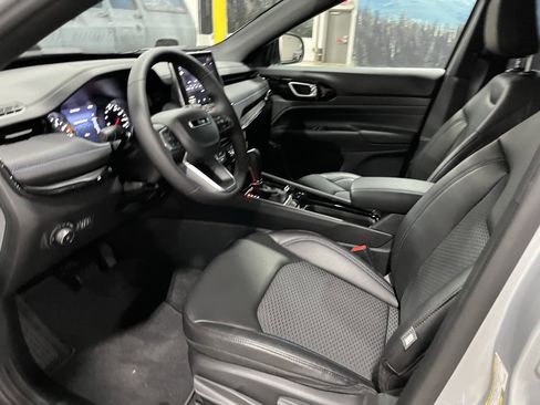 Certified 2026 Jeep Compass Latitude image 9