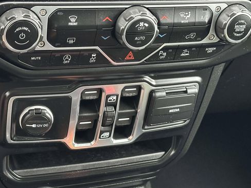 Used 2022 Jeep Wrangler Unlimited Sport AWD/4WD image 12