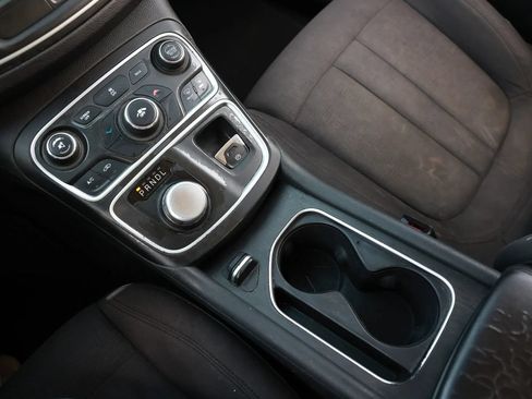 Used 2015 Chrysler 200 Limited w/ Convenience Group FWD image 36