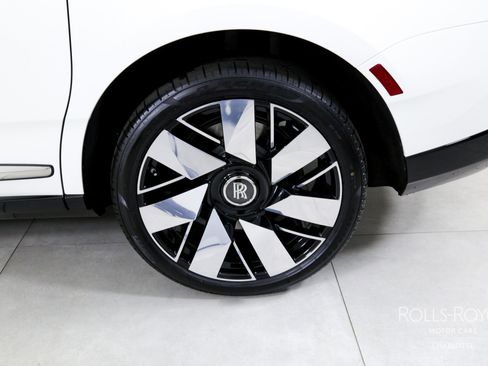 Certified 2025 Rolls-Royce Cullinan image 39