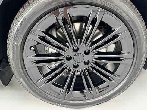 New 2026 Land Rover Range Rover Long Wheelbase SE AWD/4WD image 31
