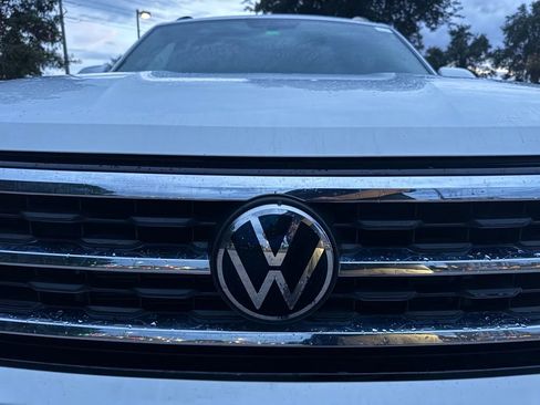 Used 2023 Volkswagen Atlas SE w/ Black Wheel Package FWD image 3