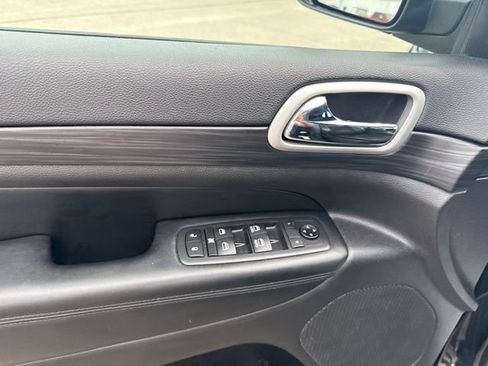 Used 2020 Jeep Grand Cherokee Altitude AWD/4WD image 11