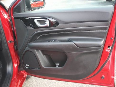 Used 2024 Jeep Compass Limited w/ High Altitude Package image 32