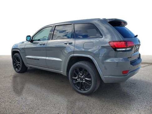 Used 2022 Jeep Grand Cherokee Laredo X AWD/4WD image 3
