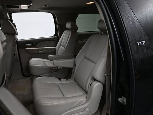 Used 2008 Chevrolet Suburban LTZ w/ LTZ Preferred Equipment Group AWD/4WD image 28