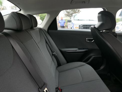 Used 2025 Kia K4 FWD image 25