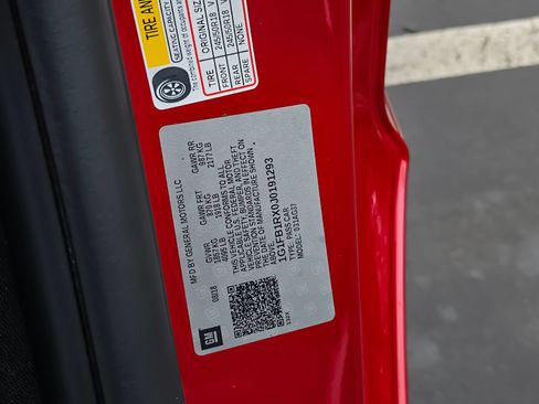 Used 2018 Chevrolet Camaro LT RWD image 27