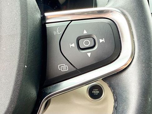 Used 2023 Volvo XC40 B5 Plus AWD/4WD image 39