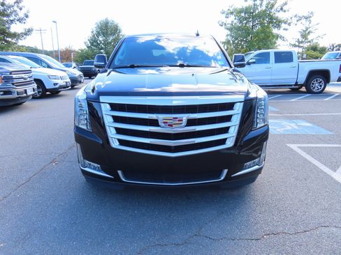 Used 2020 Cadillac Escalade ESV Premium Luxury image 2