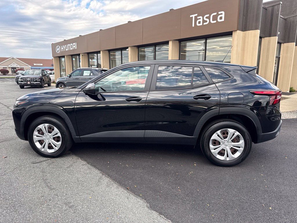 Used 2024 Chevrolet Trax LS FWD image 8