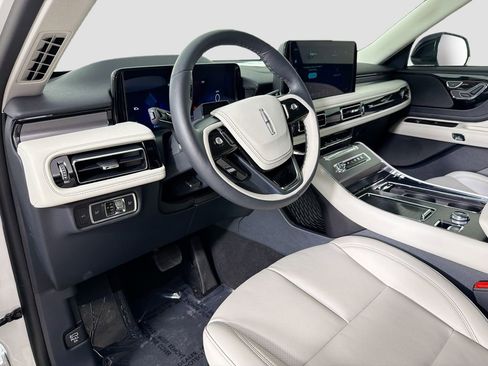 Used 2026 Lincoln Aviator 2WD image 9