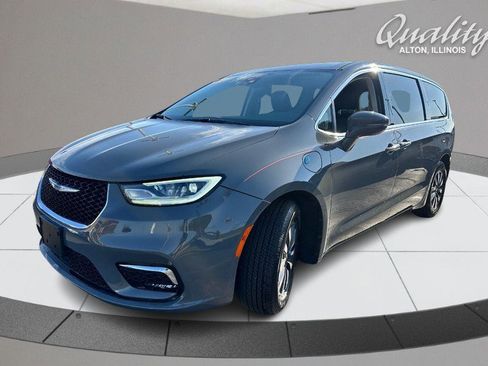 Used 2022 Chrysler Pacifica Touring-L FWD image 9