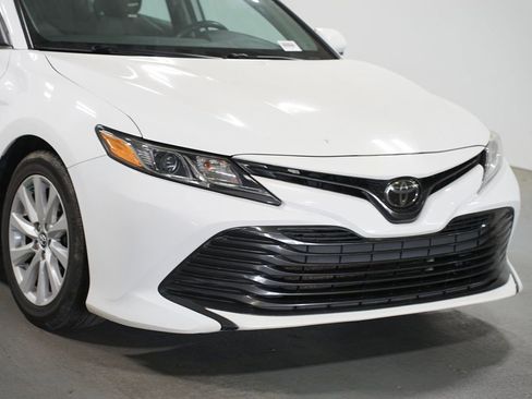 Used 2019 Toyota Camry LE image 4