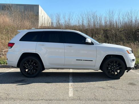 Used 2018 Jeep Grand Cherokee Altitude image 9